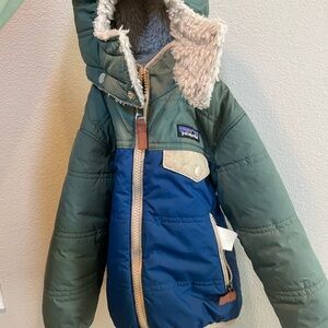Patagonia toddlers' Green and Blue Puffer Jacket 2T